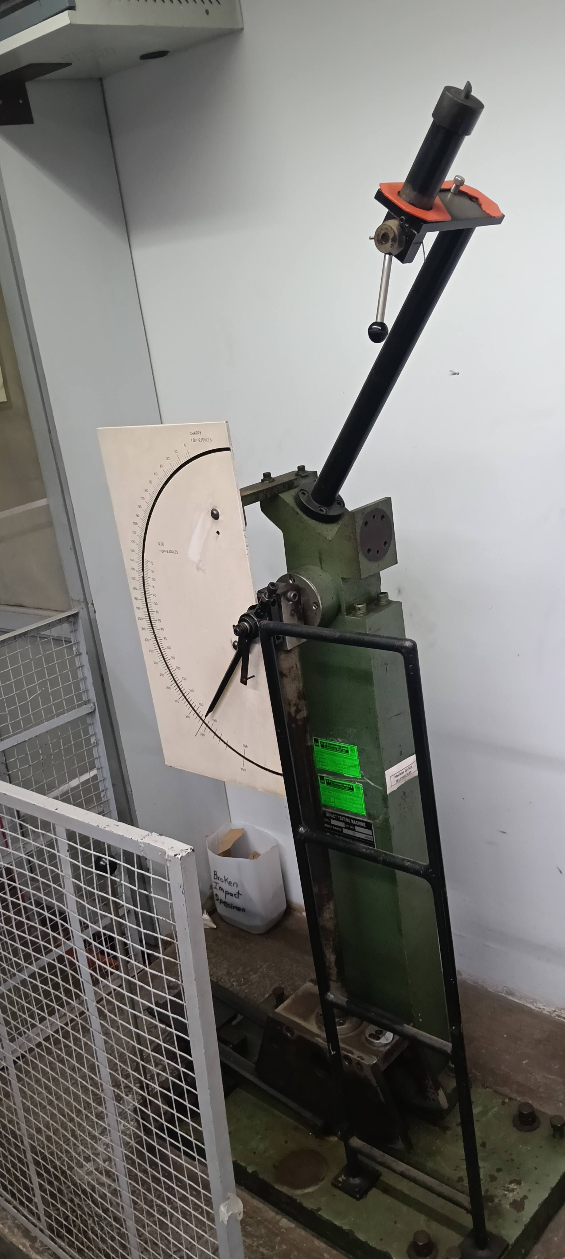 Charpy impact testing machine