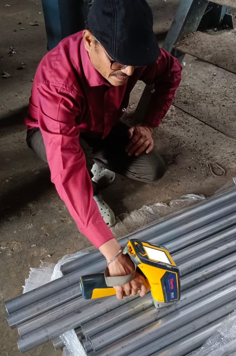 PMI on-site alloy analysis of stainless steel pipes