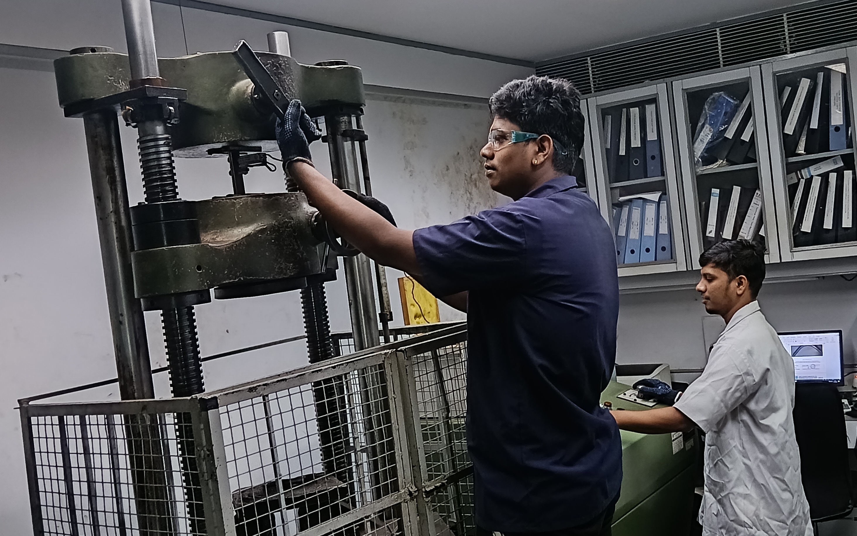Bend testing on a Universal Testing Machine