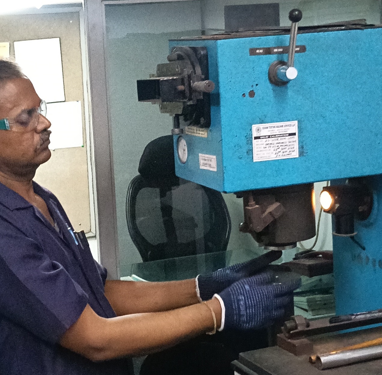 Vickers Hardness Tester